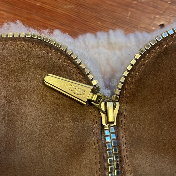 UGG BOOTS - Picture 6 of 8